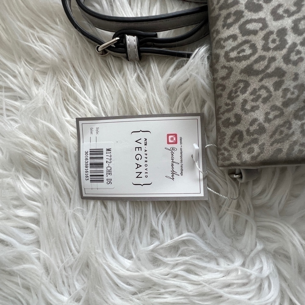 Brand new with tags Jen & Co. Gray Leopard Print Clutch/crossbody/wristlet - Picture 9 of 14
